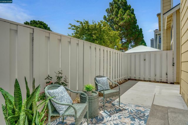 413 Dohrmann Ln, Pinole, CA 94564