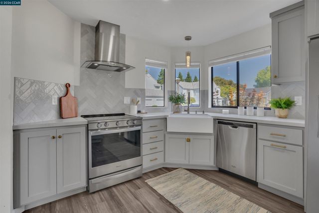 413 Dohrmann Ln, Pinole, CA 94564
