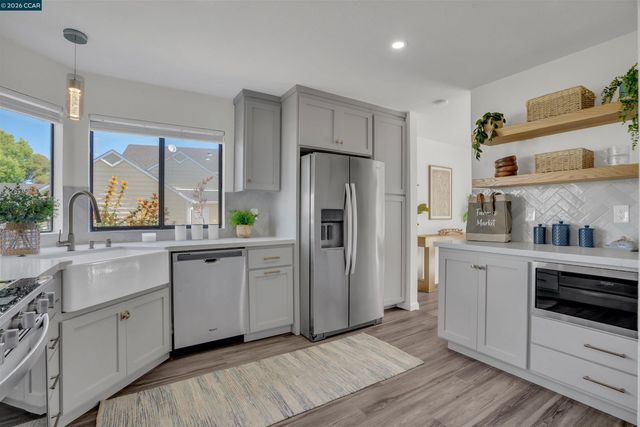413 Dohrmann Ln, Pinole, CA 94564