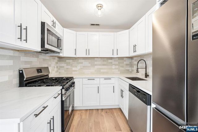 300 Schuyler Avenue 16, Kearny, NJ 07032