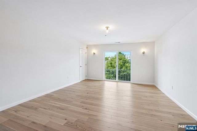 300 Schuyler Avenue 16, Kearny, NJ 07032