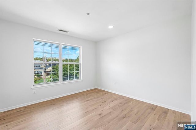 300 Schuyler Avenue 16, Kearny, NJ 07032