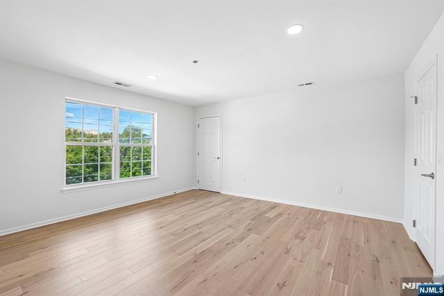 300 Schuyler Avenue 16, Kearny, NJ 07032