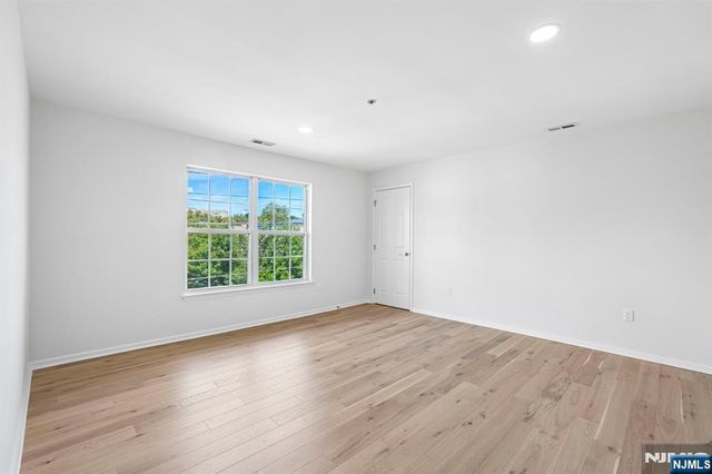 300 Schuyler Avenue 16, Kearny, NJ 07032