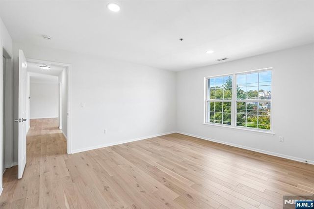 300 Schuyler Avenue 16, Kearny, NJ 07032