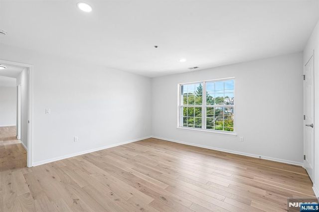 300 Schuyler Avenue 16, Kearny, NJ 07032