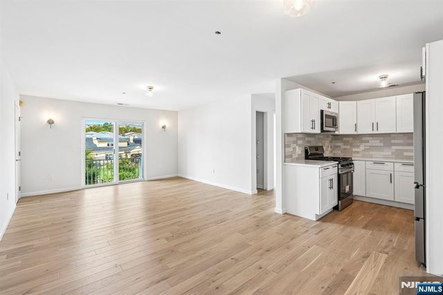 300 Schuyler Avenue 16, Kearny, NJ 07032