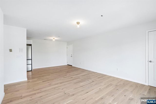 300 Schuyler Avenue 16, Kearny, NJ 07032