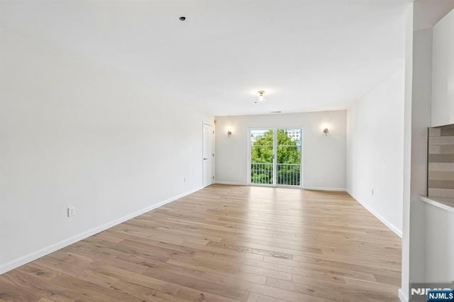 300 Schuyler Avenue 16, Kearny, NJ 07032