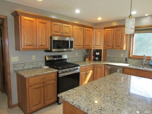 1401 Sanders Drive, Auburn, IN 46706