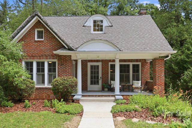 23 Warwick Place, Asheville, NC 28804