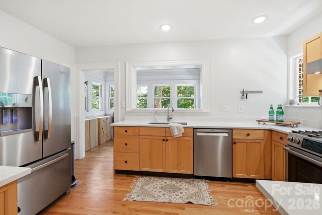 23 Warwick Place, Asheville, NC 28804
