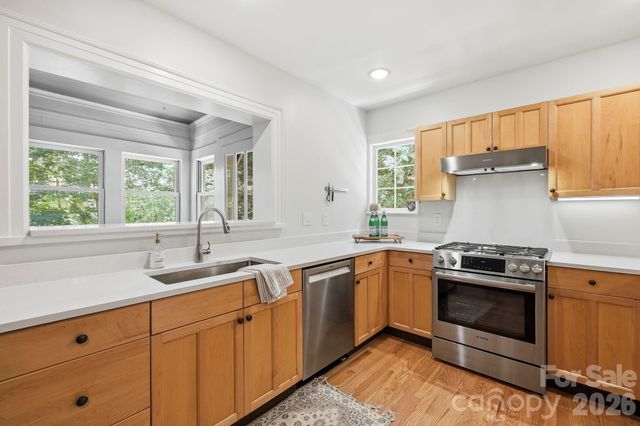 23 Warwick Place, Asheville, NC 28804