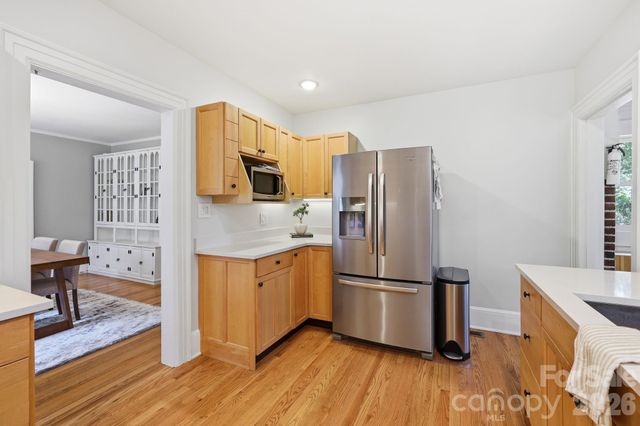 23 Warwick Place, Asheville, NC 28804