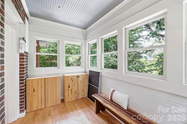 23 Warwick Place, Asheville, NC 28804