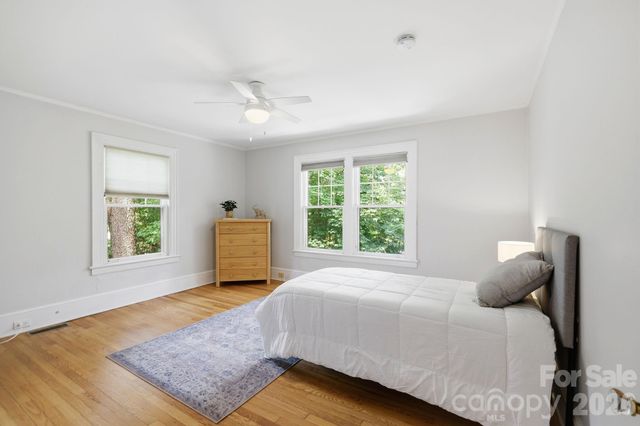 23 Warwick Place, Asheville, NC 28804