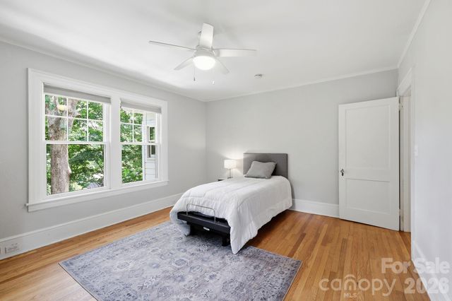 23 Warwick Place, Asheville, NC 28804