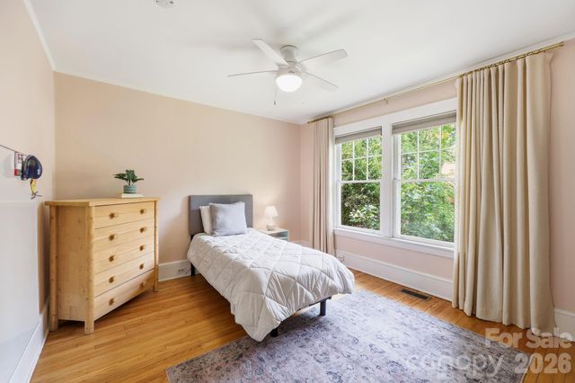 23 Warwick Place, Asheville, NC 28804