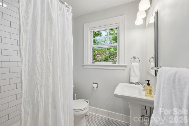 23 Warwick Place, Asheville, NC 28804