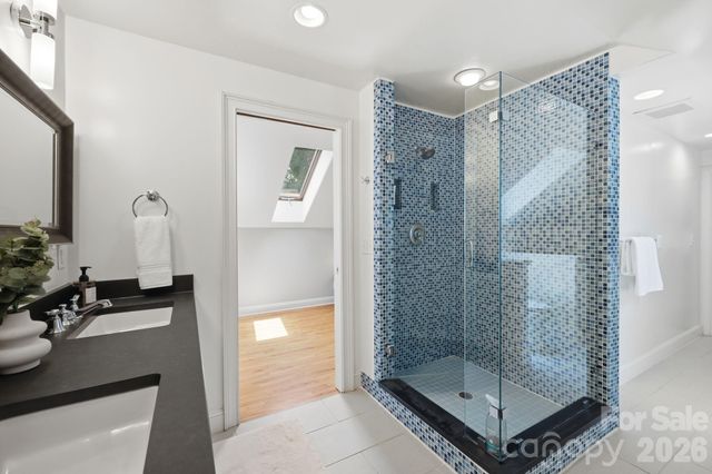 23 Warwick Place, Asheville, NC 28804