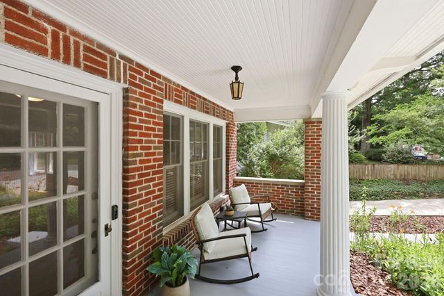 23 Warwick Place, Asheville, NC 28804