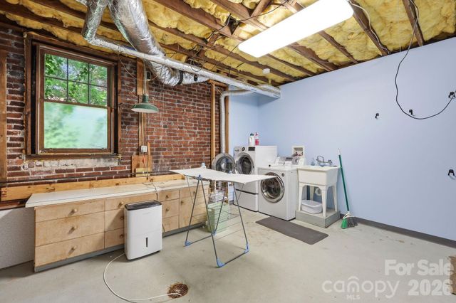 23 Warwick Place, Asheville, NC 28804