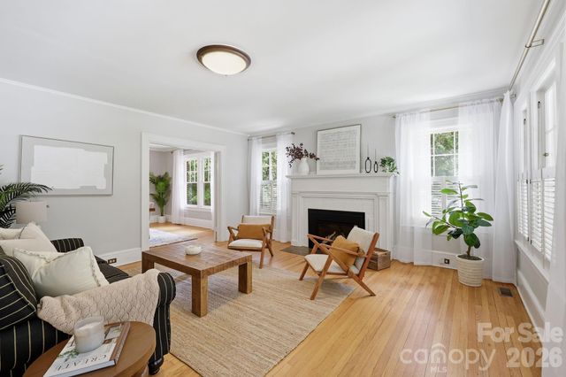 23 Warwick Place, Asheville, NC 28804