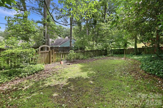 23 Warwick Place, Asheville, NC 28804