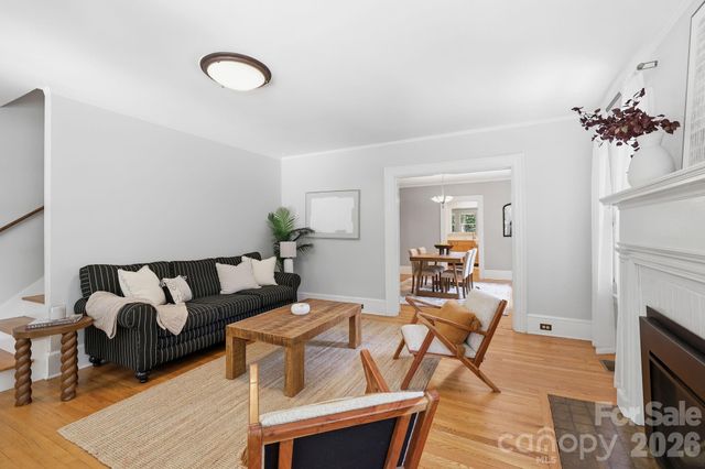 23 Warwick Place, Asheville, NC 28804