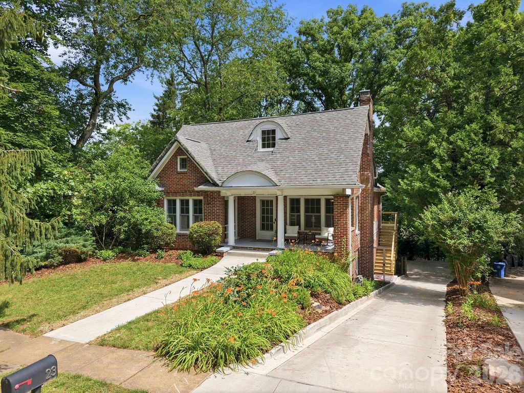 23 Warwick Place, Asheville, NC 28804