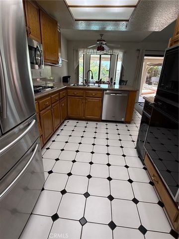 27729 Sutters Pointe, Saugus, CA 91350
