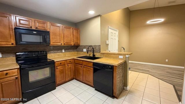 3610 KIRKPATRICK Circle 16, Jacksonville, FL 32210