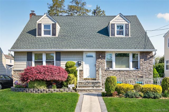 31 Broadway, New Hyde Park, NY 11040