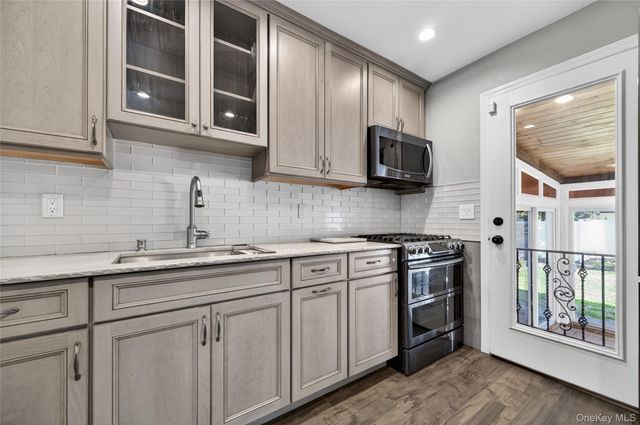 31 Broadway, New Hyde Park, NY 11040