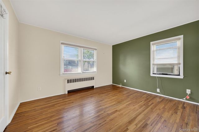 31 Broadway, New Hyde Park, NY 11040