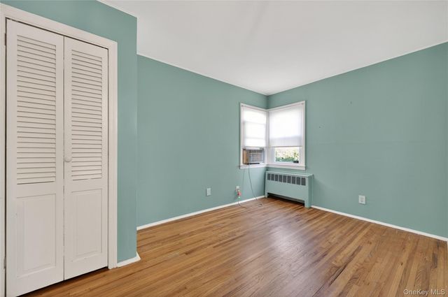 31 Broadway, New Hyde Park, NY 11040