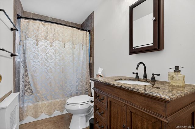31 Broadway, New Hyde Park, NY 11040