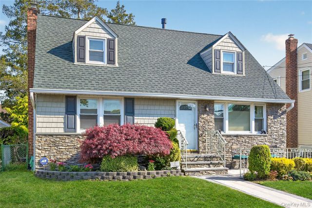 31 Broadway, New Hyde Park, NY 11040