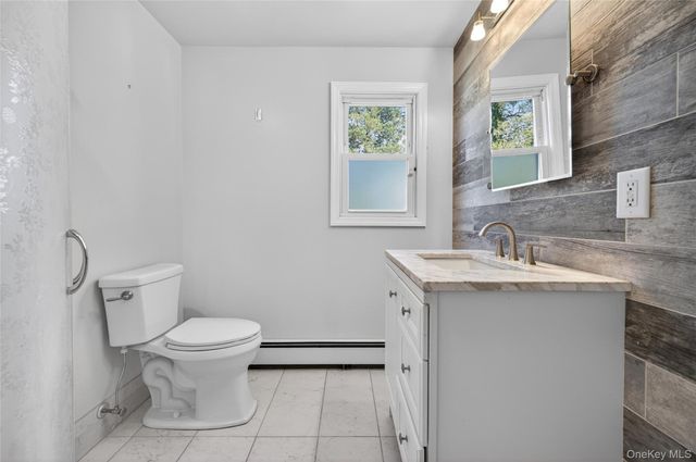 31 Broadway, New Hyde Park, NY 11040