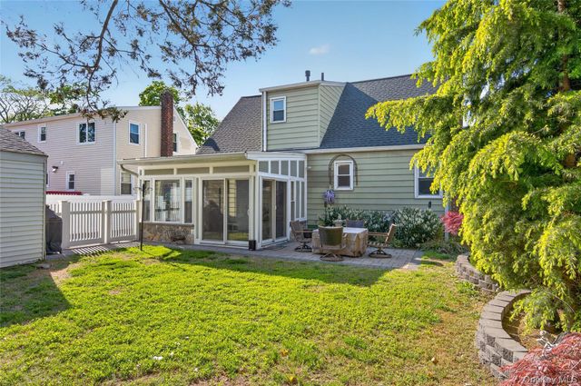 31 Broadway, New Hyde Park, NY 11040