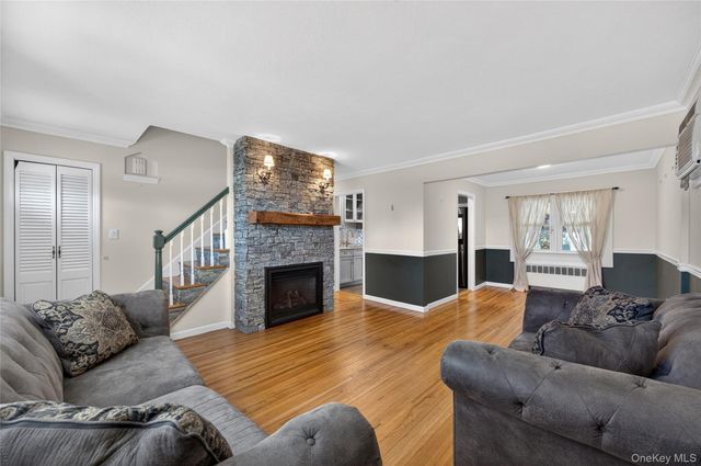 31 Broadway, New Hyde Park, NY 11040