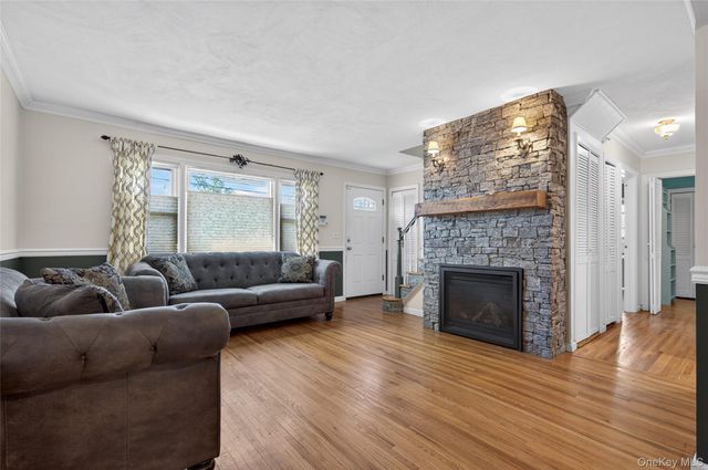 31 Broadway, New Hyde Park, NY 11040