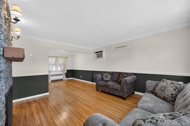 31 Broadway, New Hyde Park, NY 11040