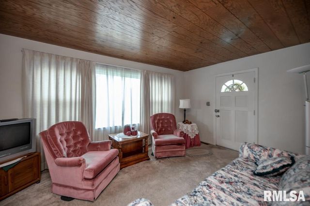 1116 E PARIS Avenue, Peoria Heights, IL 61616