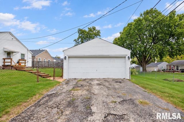 1116 E PARIS Avenue, Peoria Heights, IL 61616