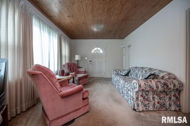 1116 E PARIS Avenue, Peoria Heights, IL 61616