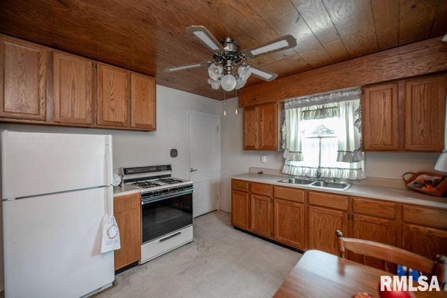 1116 E PARIS Avenue, Peoria Heights, IL 61616