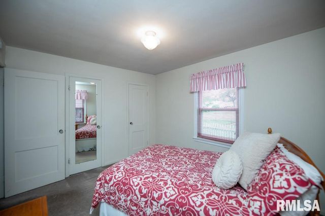 1116 E PARIS Avenue, Peoria Heights, IL 61616