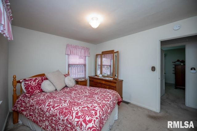 1116 E PARIS Avenue, Peoria Heights, IL 61616