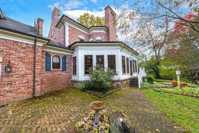 6230 Winkler Mill Road, Rochester Hills, MI 48306